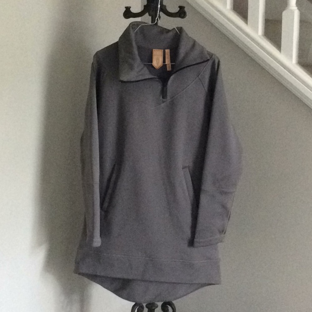 Woman’s size S Indygena long 1/4 zip tunic